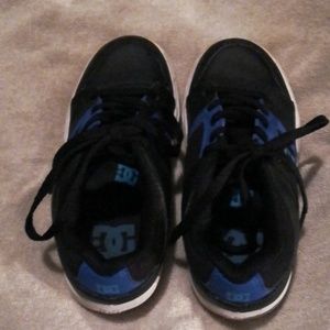 Boys DC skateboard shoes.